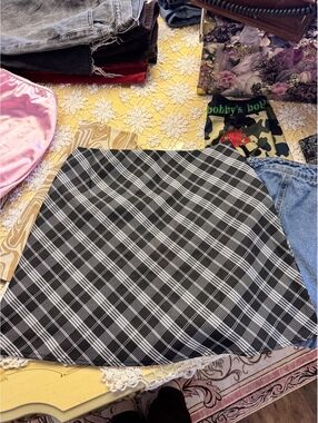 Romwe white and black plaid skirt